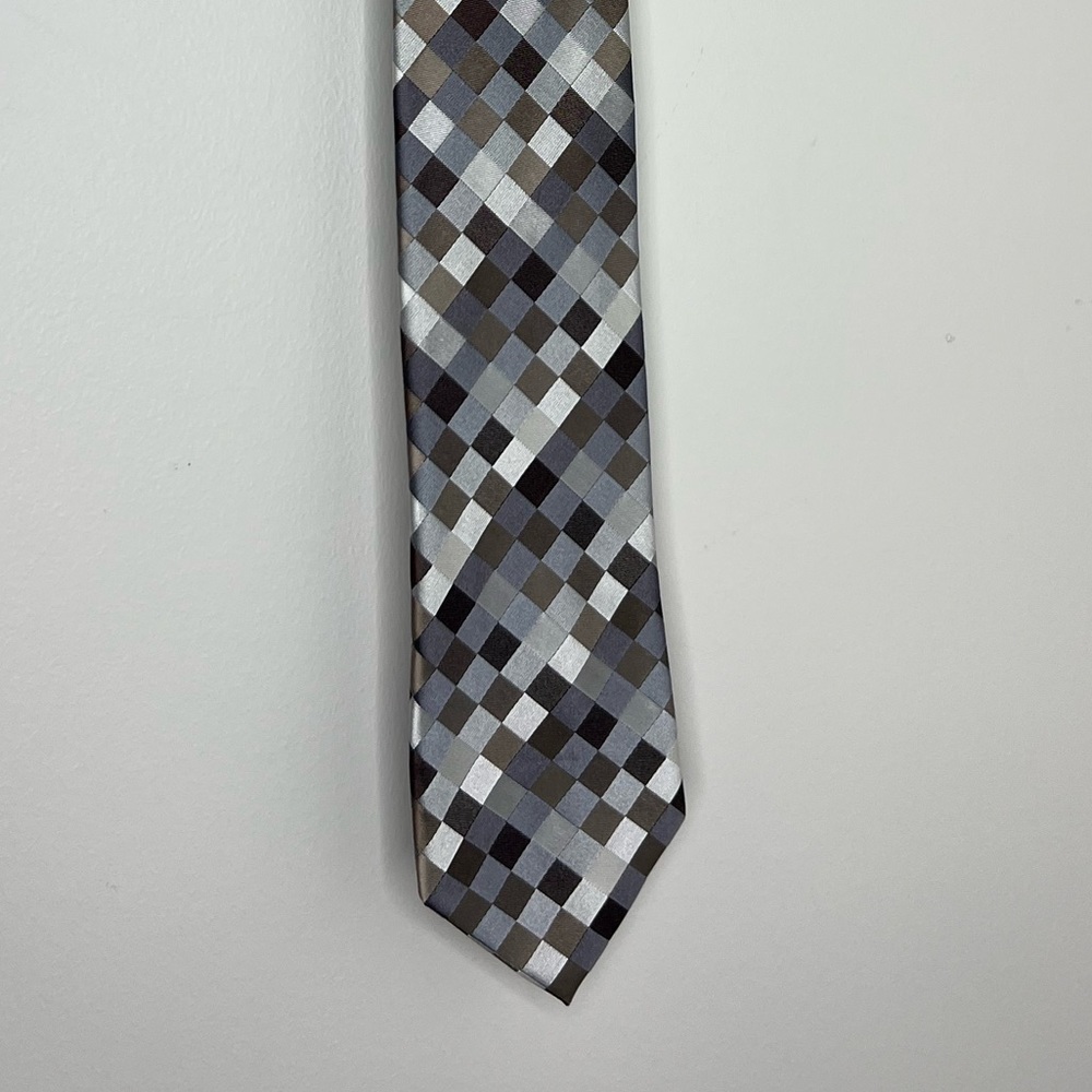 BUGATTI men’s neck tie. Diamond pattern. Blues/grays/browns. Very nice!